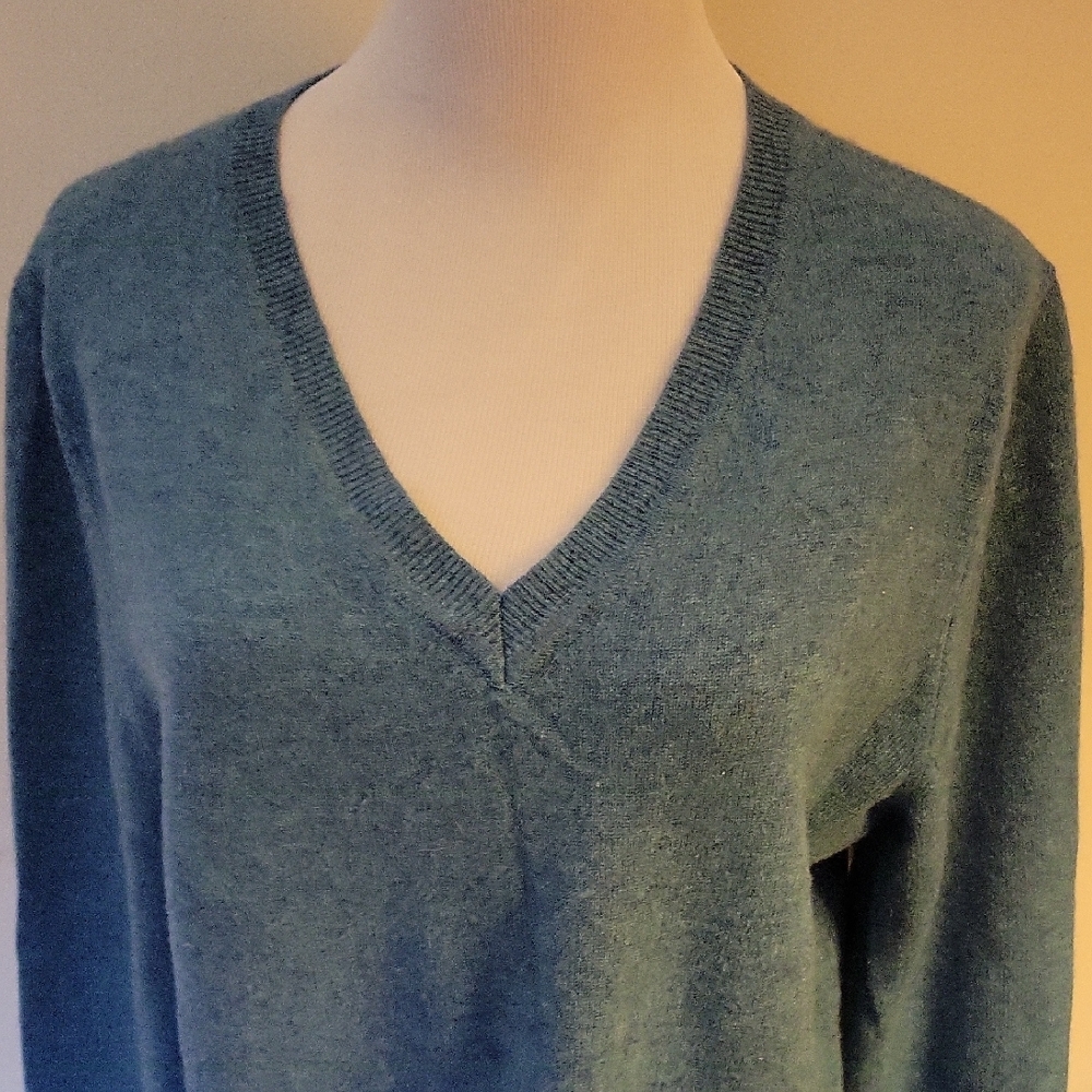 Tahari Teal V-Neck Sweater - Picture 2 of 6